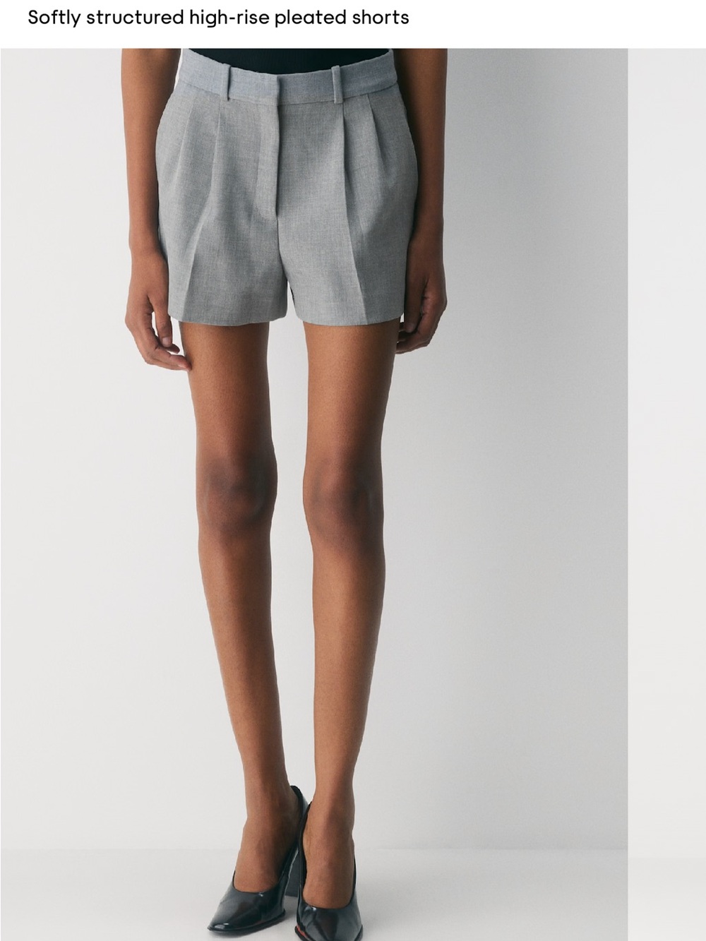 Wilfred High-Rise Pleated Shorts in Light Gray